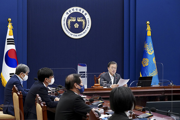문 대통령은 제61회 국무회의에서 권력기관 개혁과 관련한 '공수처법'에 대해 특별히 강조했다. ⓒ 청와대