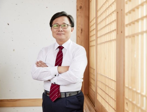 전호환 전 부산대 총장이 가덕신공항 유치 염원을 담은 개인 서예전이 큰 호응을 얻고 있다.. ⓒ 프라임경제