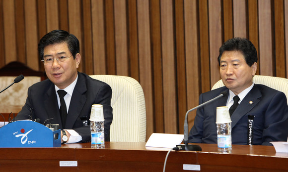 지난 2010년 4월 국회에서 열린 한나라당 원내대책회의에서 김성조 정책위의장이 천안함 사건과 관련해 북한의 주적개념을 언급하고 있는 모습. ⓒ 연합뉴스