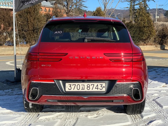 심플함이 돋보이도록 디자인된 후면부. = 노병우 기자