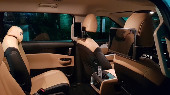 후석 엔터테인먼트 시스템(RSE)이 장착된 모습. ⓒ 현대모비스