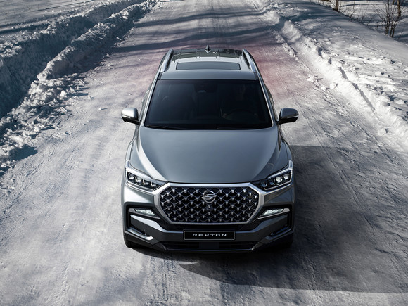 올 뉴 렉스턴이 눈길을 주행하고 있는 모습. ⓒ 쌍용자동차