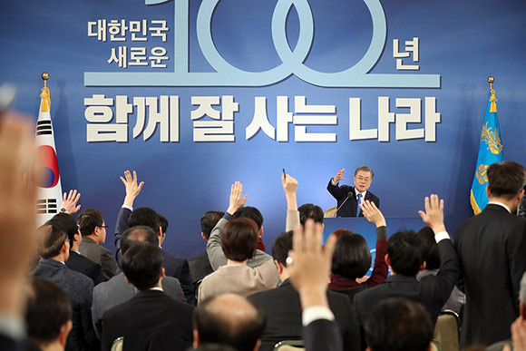 문재인 대통령은 2021년 신년기자회견은 코로나19 상황을 감안해 온·오프라인을 병행해 진행한다. ⓒ 청와대