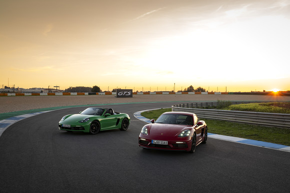 포르쉐코리아가 미드엔진 스포츠카 718 카이맨 GTS 4.0과 718 박스터 GTS 4.0을 국내 공식 출시했다. ⓒ 포르쉐코리아