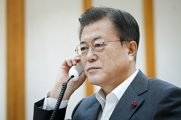 문재인 대통령은 조 바이든 미국 대통령 취임 2주만에 한미 정상 통화를 했다. ⓒ 청와대