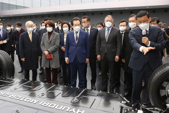 배터리 대여 서비스가 상용화되면 고객들은 기존보다 저렴한 비용으로 전기차를 구매할 수 있게 된다. ⓒ 현대자동차