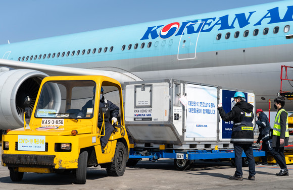 대한항공이 KE9926편(A330 기종)을 통해 화이자 코로나19 백신을 수송했다. ⓒ 대한항공