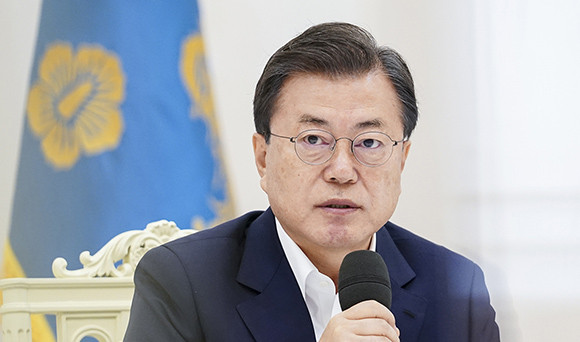 문 대통령은 10일 더불어민주당 원내대표단 초청 간담회를 갖고, 21대 국회가 이룬 성과와 당부에 대해 강조했다. ⓒ 청와대
