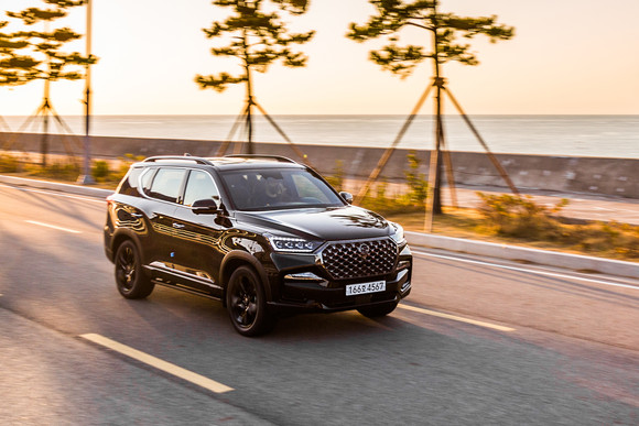 올 뉴 렉스턴은 차별화된 내외관 스타일링 업그레이드로 오너의 품격을 높였다. ⓒ 쌍용자동차