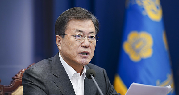 문 대통령은 부동산 투기 관련 "정부의 강력한 조치와 함께 국회 역시 입법으로 분명한 성과를 냄으로써 국민과 시대의 요구에 응답해 달라"고 말했다. ⓒ 청와대