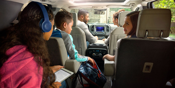 국내 수입차시장에 처음 선보여지는 익스페디션은 아웃도어 라이프의 드림카로서 7인승 또는 8인승으로 출시된다. ⓒ 포드코리아