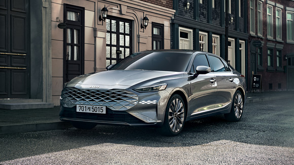 K8은 기아의 새로운 지향점을 보여주는 첫 번째 모델이다. ⓒ 기아