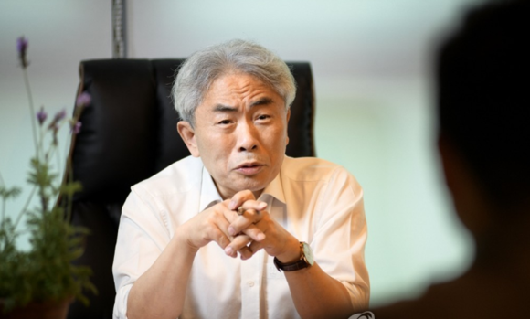 4.7 부산시장 보궐선거에 출마한 정규재 자유민주당 후보. 그는 기호 8번을 받았다. ⓒ 정규재 후보 선거사무소.