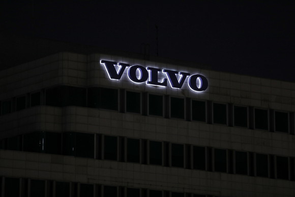 볼보그룹코리아는 국내 전 사업장을 약 1시간 소등하며, 세계자연기금의 2021년 어스아워 캠페인에 동참했다. ⓒ 볼보그룹코리아