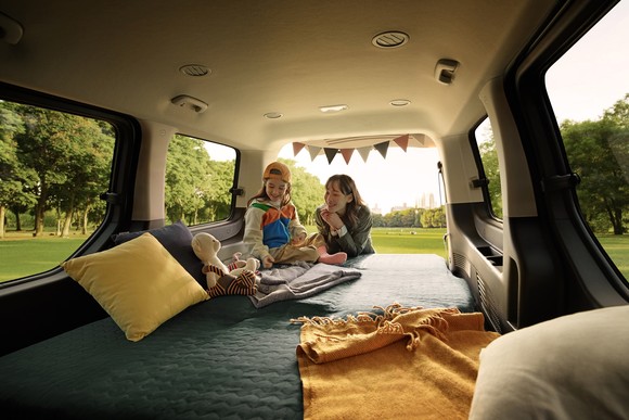 2열부터 전좌석이 완전히 접히는 풀 플랫(full flat) 시트가 적용돼 야외활동에 유용하도록 설계된 모습. ⓒ 현대자동차