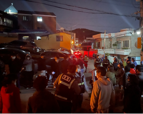 부산 대연8구역 재개발 예정지에서 주민들과 홍보요원들 간에 잦은 마찰로 소동을 빚어 경찰이 출동하는 일이 빈번하게 발생하고 있다. ⓒ 대연8구역조합 제보자