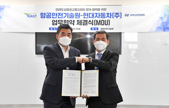 왼쪽부터 신재원 사장, 김연명 원장. ⓒ 현대자동차