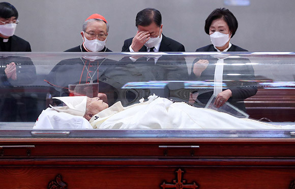 故 정진석 니콜라오 추기경의 장례는 5일장으로 치러지며 입관은 오는 30일 오후 5시에 진행될 예정이다. ⓒ 연합뉴스