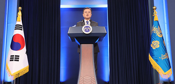 문 대통령은 완전한 경제 회복의 종착점은 코로나 격차와 불평등을 해소하는 것이라고 했다. ⓒ 연합뉴스