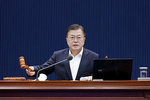 '공직자의 이해충돌 방지법 공포안'은 최근 국민적 공분을 일으킨 LH 사태가 입법의 계기가 된 것이다. ⓒ 청와대