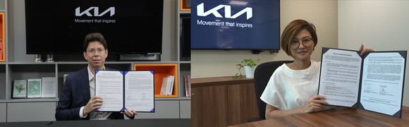 왼쪽부터 파블로 마르티네즈(Pablo Martinez) 기아 오너십경험사업부장, 돈 팬(Dawn Pan) 기아 싱가폴 대리점 사이클 앤 캐리지(Cycle & Carriage) 운영 담당 이사. ⓒ 기아