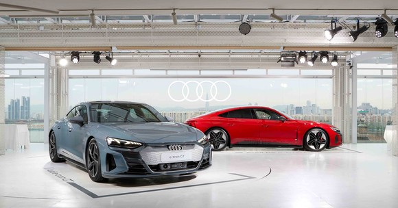 전기차의 새로운 비전을 제시하는 아우디 e-트론 GT 및 아우디 RS e-트론 GT. ⓒ 아우디 코리아