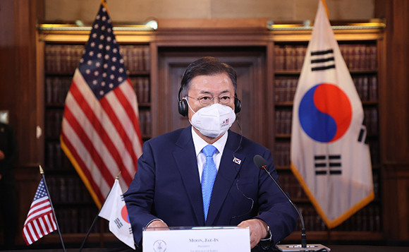 한미정상회담을 위해 미국을 방미 중인 문 대통령은 이틀째인 21일(현지시각) 한미 간 경제동맹 강화를 위해 '한미 비즈니스 라운드테이블'에 참석했다. ⓒ 연합뉴스