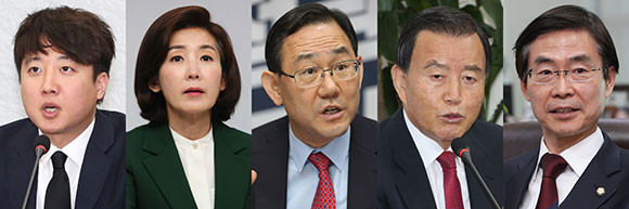 국민의힘 당대표 본선에 오른 (왼쪽부터)이준석 전 최고위원, 나경원 전 의원, 주호영 의원, 홍문표 의원, 조경태 의원. ⓒ 연합뉴스