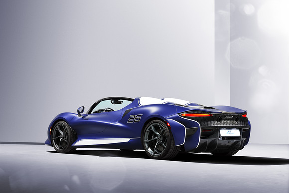 맥라렌 엘바는 창립자인 브루스 맥라렌이 1960년대 직접 디자인 및 설계했던 M1A와 맥라렌-엘바 M1A를 연상시키는 이름과 디자인을 통해 맥라렌의 과거 유산부터 현재와 미래까지 연결하고 있다. ⓒ 마세라티