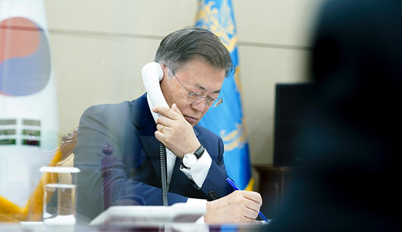 문재인 대통령은 존슨 영국 총리와 G7 정상회의 사전 협의 차원에서 지난 3을 전화통화를 가졌다. ⓒ 청와대