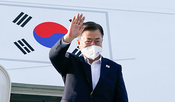 문재인 대통령은 영국 총리의 초청으로 오는 11일부터 13일까지 영국 콘월에서 개최되는 G7 정상회의에 참석 후 오스트리아와 스페인의 초청으로 양국을 국빈방문한다. ⓒ 청와대