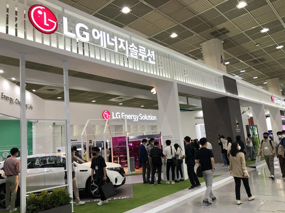 LG에너지솔루션의 인터배터리2021 부스 전경. =이수영 기자