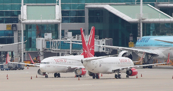 인천국제공항 주기장에 서있는 이스타항공 여객기. ⓒ 연합뉴스