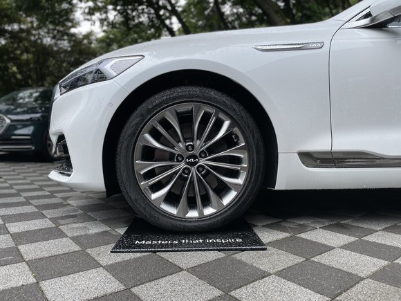 입체적인 19인치 스퍼터링 휠. = 노병우 기자