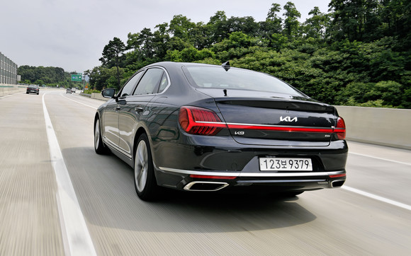 더 뉴 K9은 외관 디자인이 신차 수준으로 변경됐다. ⓒ 기아