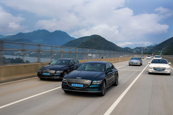 제네시스 브랜드의 첫 번째 전기차 G80 전동화 모델. ⓒ 제네시스 브랜드