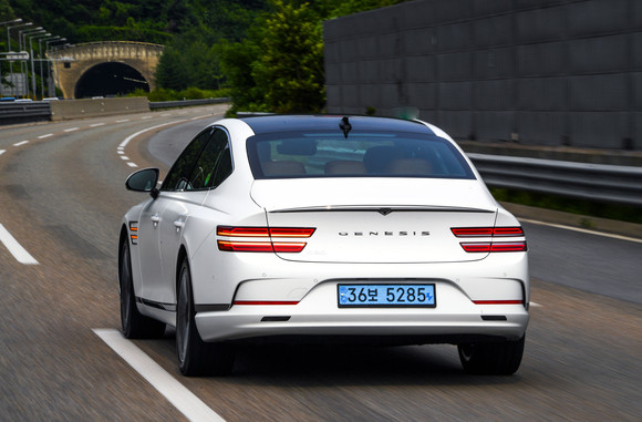 G80 전동화 모델은 고급 편의사양은 물론, 뛰어난 동력성능과 전기차 특화 신기술을 대거 적용해 높은 상품성으로 전동화 시장에 새로운 기준을 제시한다. ⓒ 제네시스 브랜드