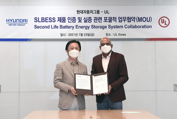 왼쪽부터 지영조 현대차그룹 이노베이션담당 사장, 사지브 제수다스(Sajeev Jesudas) UL 커머셜 총괄 사장. ⓒ 현대자동차그룹