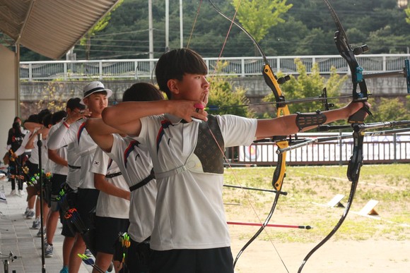 유소년 궁사들이 훈련하고 있는 모습. ⓒ 현대자동차그룹