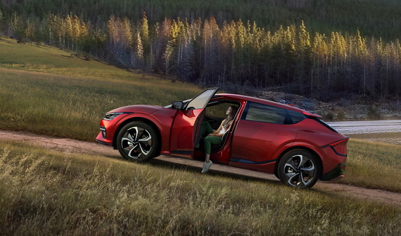 EV6는 기아의 신규 디자인 철학인 오퍼짓 유나이티드(Opposite United)를 형상화한 내·외장 디자인을 갖췄다. ⓒ 기아