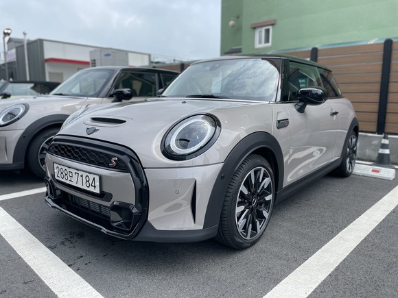 뉴 MINI 3-도어 쿠퍼 S 전측면. = 노병우 기자