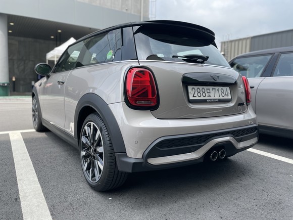 뉴 MINI 3-도어 쿠퍼 S 후측면. = 노병우 기자