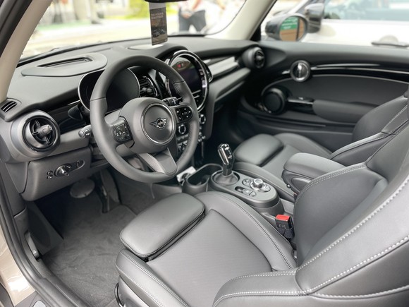 뉴 MINI 3-도어 쿠퍼 S 실내 모습. = 노병우 기자