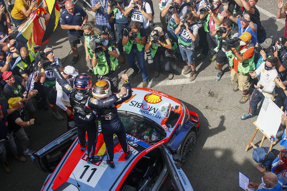 현대팀 선수들이 우승을 확정 짓고 세레모니를 하는 모습. ⓒ 현대자동차