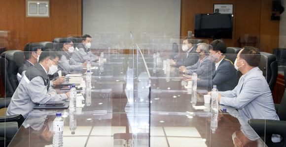 쌍용차 평택공장에서 열린 간담회 모습. ⓒ 쌍용자동차