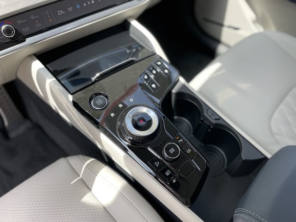 다이얼 타입의 전자식 변속기(SBW). = 노병우 기자