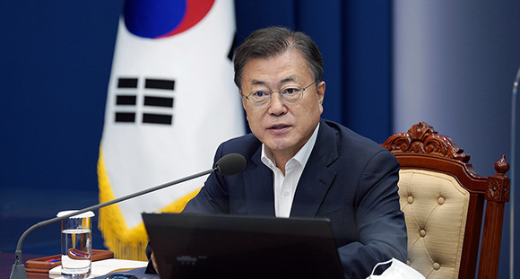 문 대통령은 지난 26일과 27일 두 차례에 걸쳐 국내에 입국한 아프간인에 대한 지원 대책을 마련하겠다고 밝혔다. ⓒ 청와대