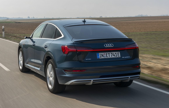 아우디의 순수 전기구동 쿠페형 SUV e-트론 스포트백 55 콰트로. ⓒ 아우디 코리아