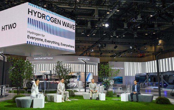 현대차그룹은 7일 하이드로젠 웨이브(Hydrogen Wave) 행사에서 2040년을 수소에너지 대중화의 원년으로 만들겠다고 선언했다. ⓒ 현대자동차그룹