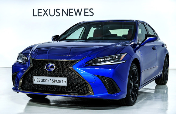 새롭게 출시된 New ES 300h F SPORT 모델. ⓒ 렉서스코리아
